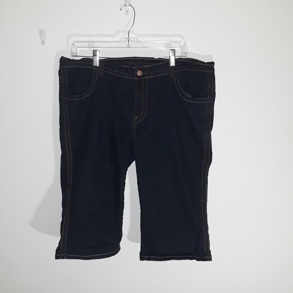 Woman Capri shorts